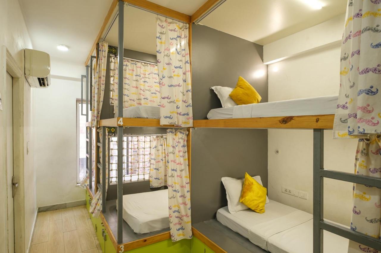 Deluxe 6 Bed Mixed Non AC Dorm,1323830311:JPEG